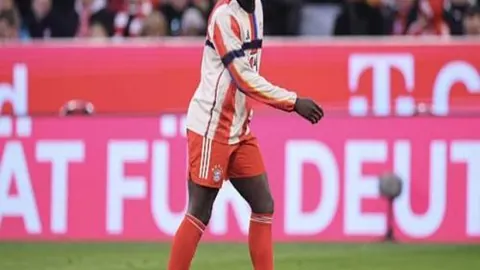 张镇麟底线接库珀助攻，轻松扣篮得分